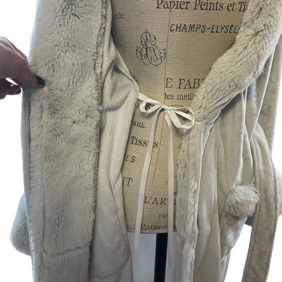 Pottery Barn Faux Fur Trim Robe With Pockets and Sash Belt Gray Size Large - Picture 13 of 13
